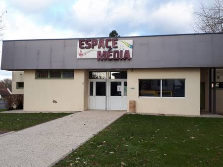 salle exterieure couhe